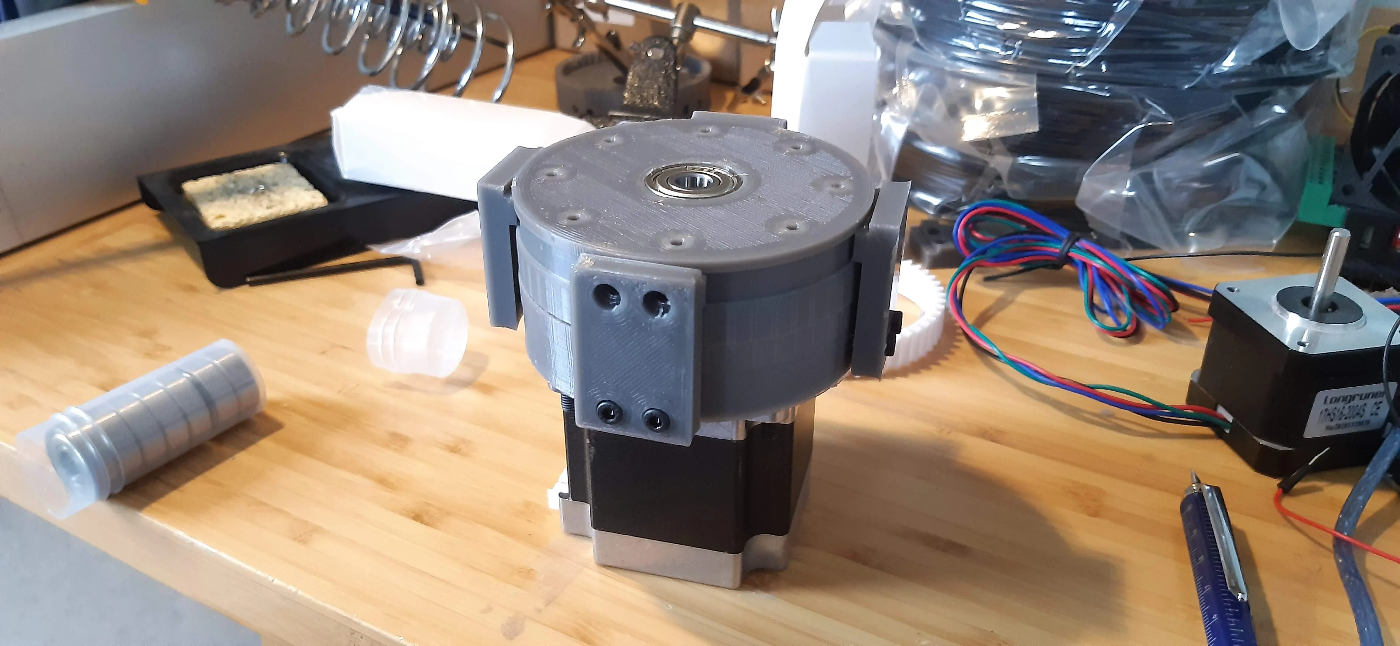 Custom harmonic drive gearbox with NEMA 17 stepper motor